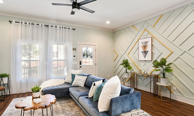 Edgewood Haus | Airbnb.com/p/DesignedByDom - Over 450 Five-Star Reviews