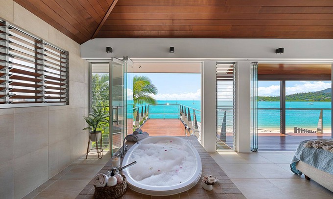 Airlie Beach Haus | Airlie Beach’s Anusara is surrounded by crystal waters of the Whitsundays