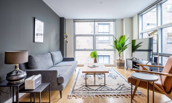 Theatre District Wohnung | Airy Downtown 2BR w/ W/D, nr. Boston Common, by Blueground