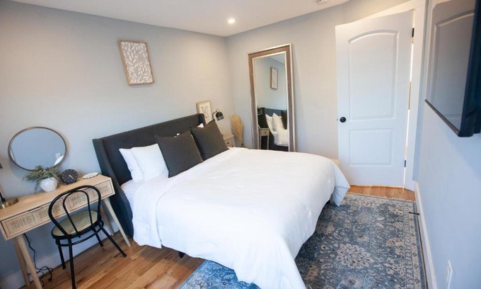 South Jamaica Wohnung | Alafia- Cozy JFK Area Home - This property is a hosted property meaning the host live on site