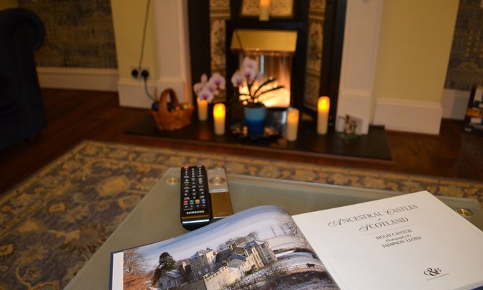 Central Aberdeen Wohnung | Alastrean Apartment. Large flat, cosy & warm w/ 3 beds, 2 bath, free parking