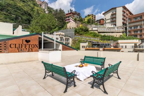 Shimla Wohnung | Alaya Stays 3 BHK Apartment with Scenic views - Cliff Perch