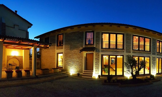 Mango Villa | ALBA LANGHE UNESCO MANGO VILLA THE WAY OF SALE Urlaub komplett HOME FREE WIFI