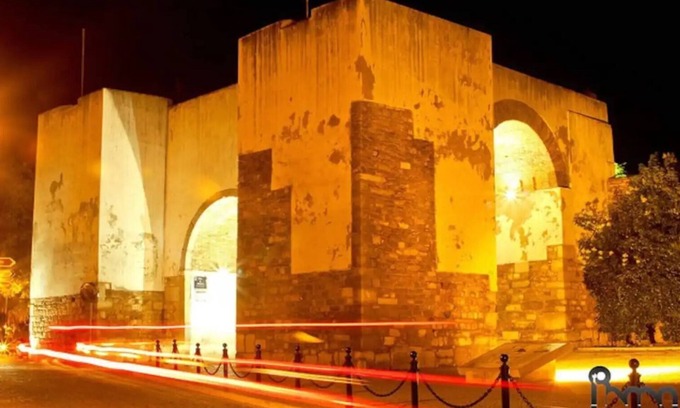 Se Haus | 'Alcova do Arco' inside IX century City Walls at Old Town nearby 4 islands