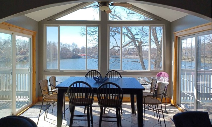 Monticello Haus | Alexander’s Landing Penthouse - Lakefront, Balcony, and Room to Relax