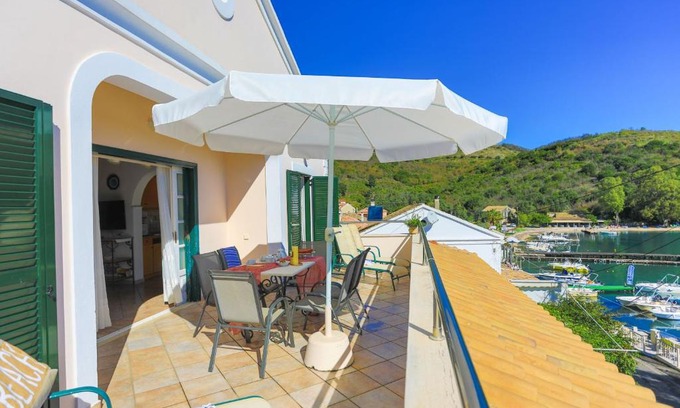 Agios Stefanos Wohnung | Alexandra Bay Front