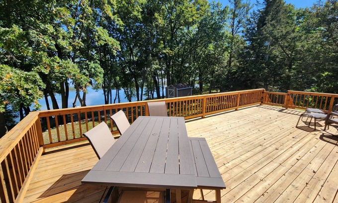 Parkers Prairie Haus | Alexandria Adventures | 4 Bedroom Lake Irene