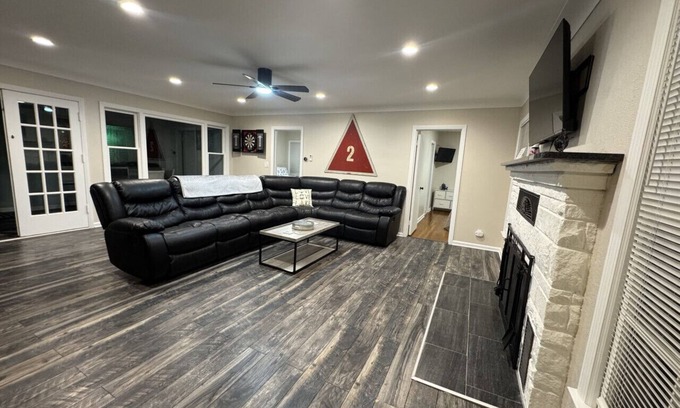 Algonac Haus | Algonac Canal Retreat for 12