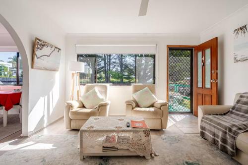 Bomaderry Haus | All in One Home Work, Relax & Weekend Escape