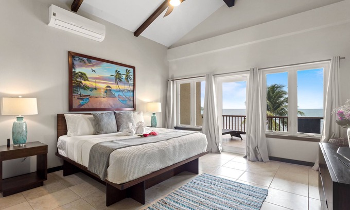 Surfside Villa | Oceanfront Luxus Strandhaus, 4 Bett / 4. 5 Bad, Pool, in der Nähe von Placencia, atemberaubend!