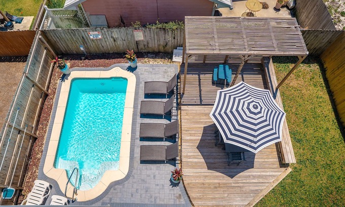 Holiday Beach Haus | All-New Getaway with Heated Pool & Sunset Views