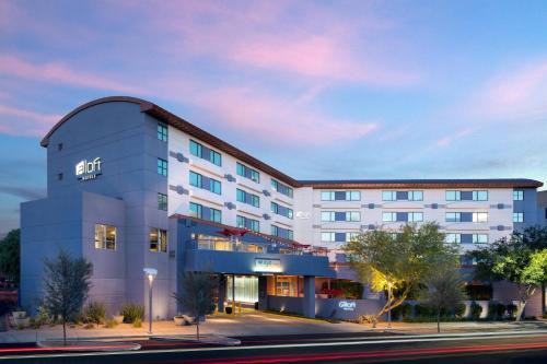 Entertainment District Hotel | Aloft Scottsdale