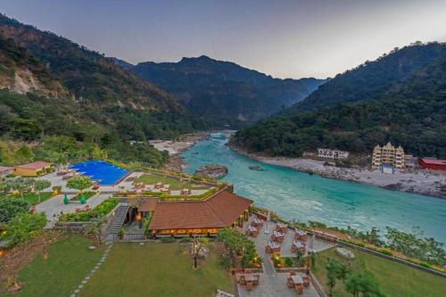 Tapovan Wohnung | Aloha on the Ganges Ganga View with Infinity Pool 2BHK 203 by Almost Heaven