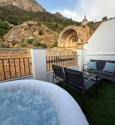 Cazorla Haus | Alojamiento Jacuzzi Las Ruinas