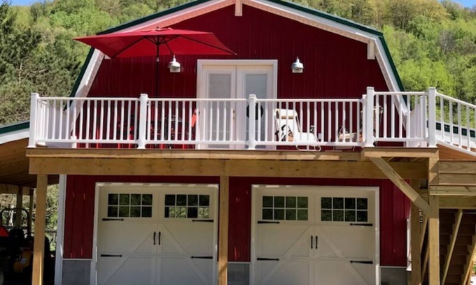 Emporium Wohnung | Alpaca Retreat Off-Grid Farmstay - No WIFI, sketchy cell service. Unwind & Relax