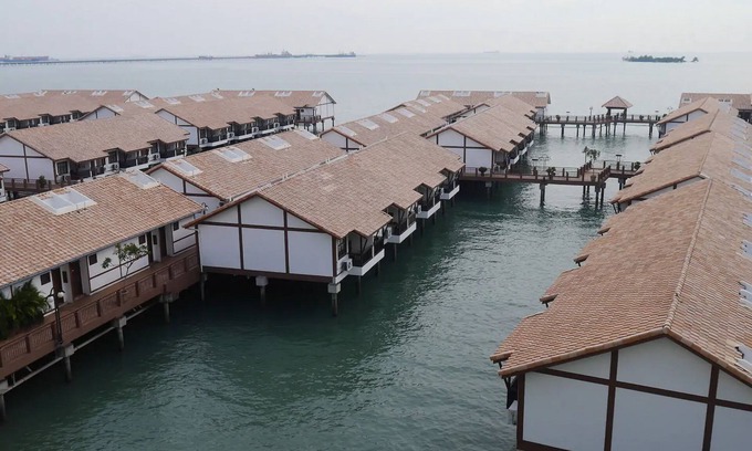 Taman Tanjung Haus | Alpine LXPD Water Chalet