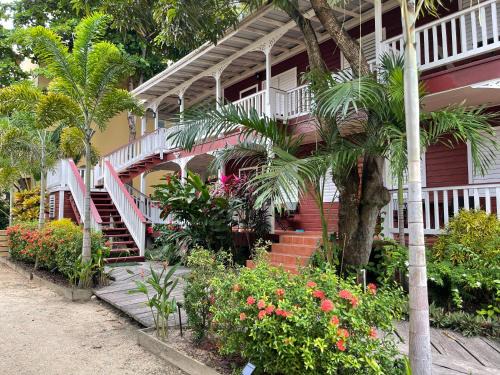 Placencia Haus | Alux House