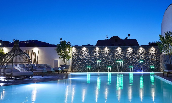 Kamari Haus | Amara Suites Santorini