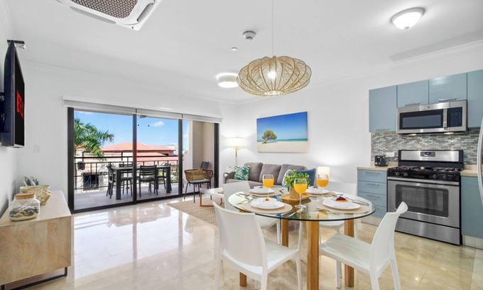 Washington Eigentumswohnung | Amazing 1BR1BA Condo with Balcony @ Great Location