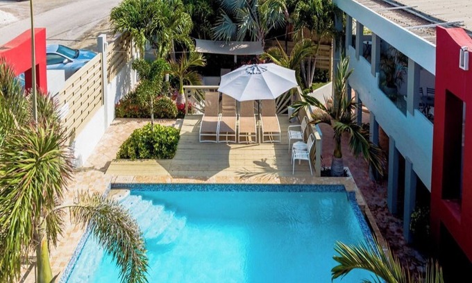 Boegoeroei Wohnung | Amazing 2BR 1BA w/ Pool~ Close to the Beach ~ BBQ!