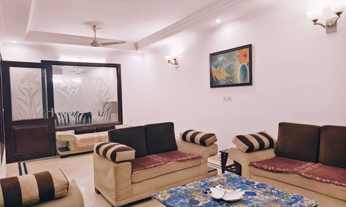 New Delhi Wohnung | Amazing 3BHK Apartment in Greater Kailash 2 by HostMyStay