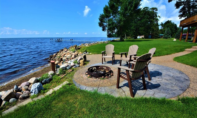 Aitkin Haus | Amazing Home With Beach, Dock, Water Toys, Firepit, Close to Aiktin & Cuyuna