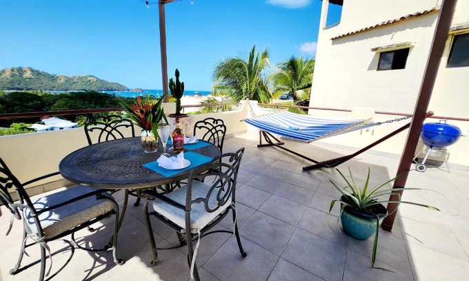 Coco Sunset Hills Wohnung | Amazing Oceanview rooftop terrace walk to beach