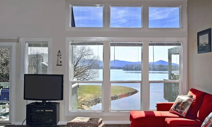 North Shore Eigentumswohnung | Amazing View, Quiet Cove of Bernards Landing, Sandy Beach, 3 Kings and Twin Bunk