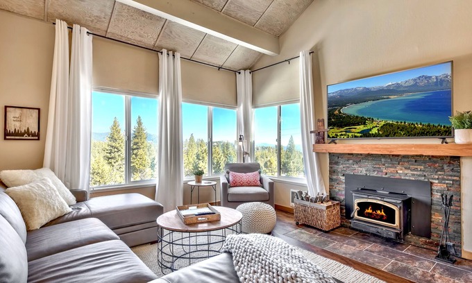 Truckee Eigentumswohnung | Atemberaubender Ausblick! Geräumige und aktualisierte Kabine / Wohnung im Tahoe Donner.
