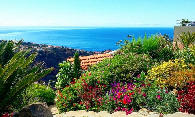 Estreito da Calheta Haus | Herrliche Aussicht, große Terrasse und Garten.
