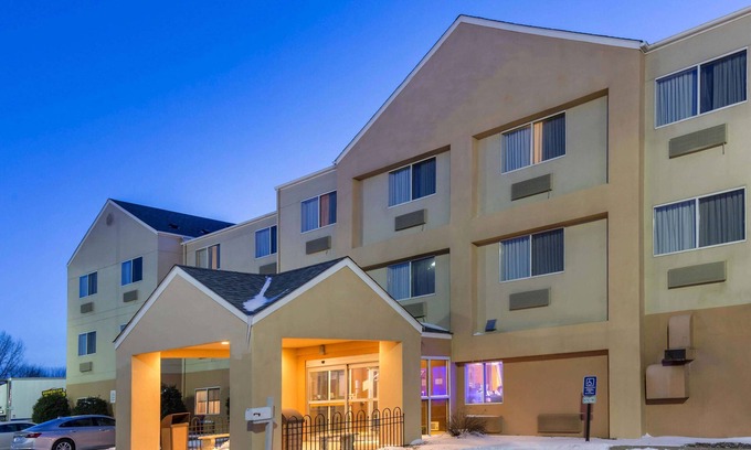 St. Cloud Hotel | AmericInn by Wyndham St. Cloud MN Shopping Area