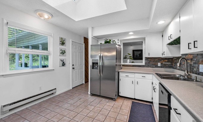 Amherst Haus | Amherst Oasis: Ideal Location Near Oberlin College & Cedar Point! 3 Beds 2 Bath