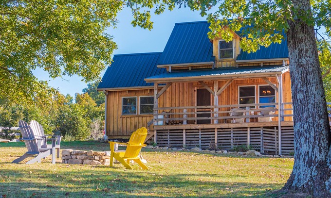 Seaman Kabine | Amish-built cabin, serene and peaceful with pond and private dock for fishing.