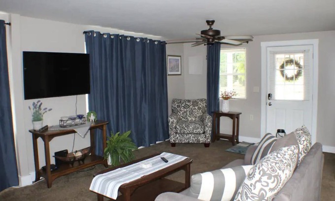 Sugarcreek Haus | Amish Country Get-away in the heart of Sugarcreek!