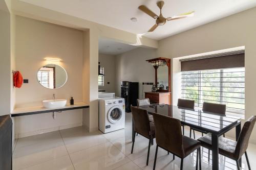 Thrissur Wohnung | Amminis Mansion by Doris Homes