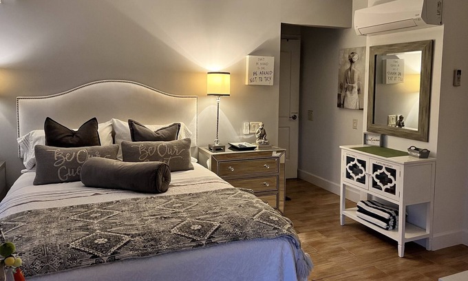 Palm Desert Hütte | AModern clean Classy Casita with pool and heated spa