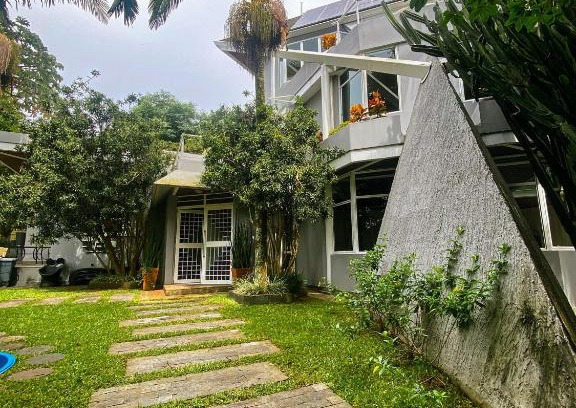 Carapicuiba Haus | Ampla casa em meio à natureza