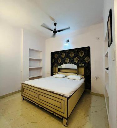 Varanasi Haus | Amrit Ganga Homestay 1,5 km from kashi vishwanath Near Rathyatra ropeway