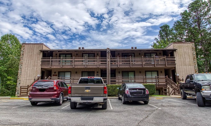 Sevierville Wohnung | An out of the way condo hidden in mountain nature.
