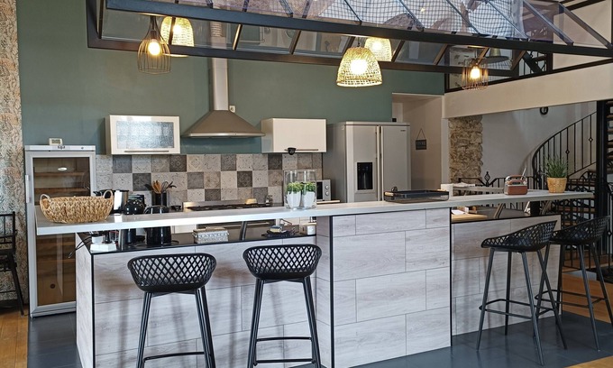Chavagnes-en-Paillers Haus | Ancienne Chapelle Rénovée Dans un Esprit Loft de 250m2
