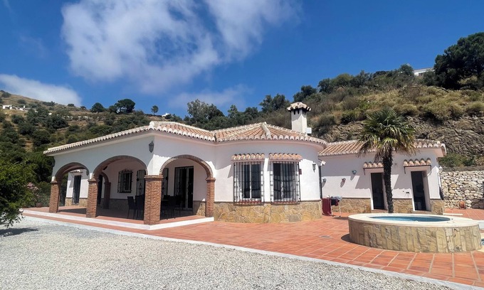 Competa Villa | Andalusische Villa mit Pool, Meer- & Bergblick und traumhaften Sonnenuntergängen