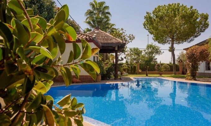 Ecija Villa | ★Andalusian Villa w/ Pool, Garden & Barbecue★
