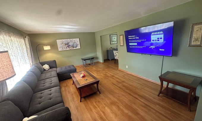 Rockford Haus | Andy's House Summary: