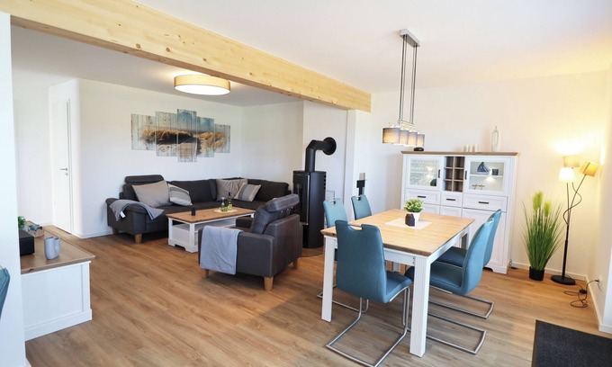 Tossens Wohnung | Ankerhuus - enjoy nature on the dyke. Sauna. Fireplace. Terrace.