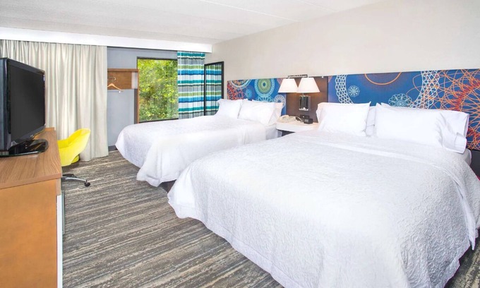 Parole Hotel | Annapolis Adventure: Room w/ Outdoor Pool + Easy Access to Historic Sites