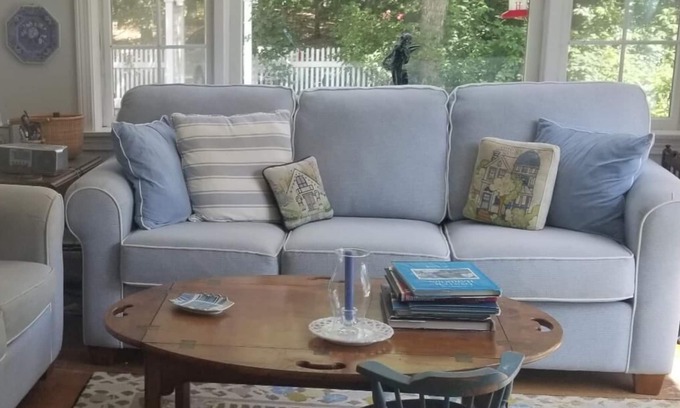 Silver Beach Hütte | Antique elegance in Osterville