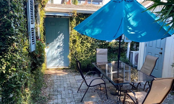 Faubourg Delachaise Hotel | Antonine Apartment Upper Garden District