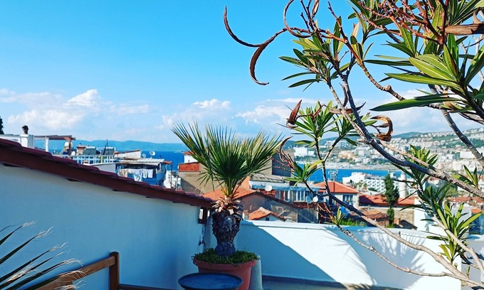 Kusadasi Haus | Anzac Golden Bed