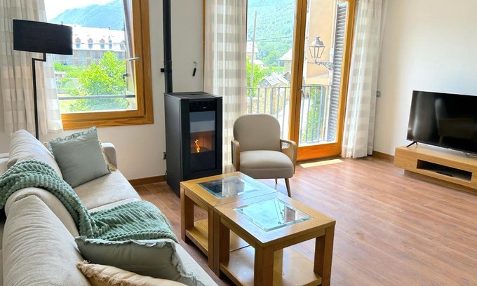 Esterri D'Aneu Wohnung | Apartament al centre d'Esterri amb vistes úniques by RURAL D'ÀNEU