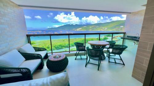 Centro Wohnung | Apartamento 3 suítes Vista Mar Praia do Anjos - Arraial